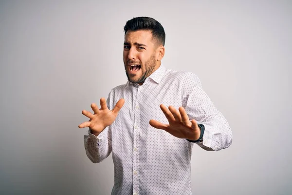 Jonge Knappe Man Met Een Elegant Shirt Een Geïsoleerde Witte — Stockfoto