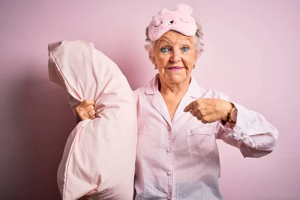Senior Beautiful Woman Wearing Sleep Mask Holding Pillow Isolated Pink — Stock Photo, Image