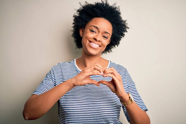 Jeune Belle Afro Afro Américaine Aux Cheveux Bouclés Portant Shirt — Photo