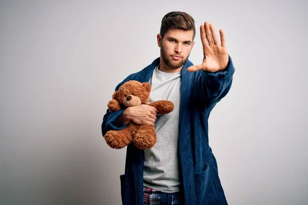 Ung Blond Man Med Skägg Och Blå Ögon Bär Pyjamas — Stockfoto