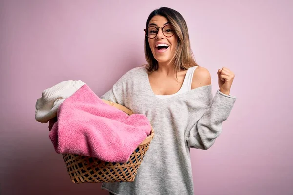 Young Beautiful Brunette Woman Doing Housework Holding Wicker Basket Clothes — Stock Photo, Image