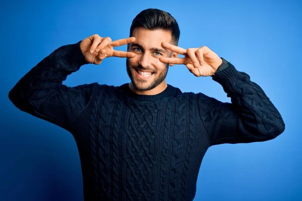 Young Handsome Man Wearing Casual Sweater Standing Isolated Blue Background — Stock Photo, Image