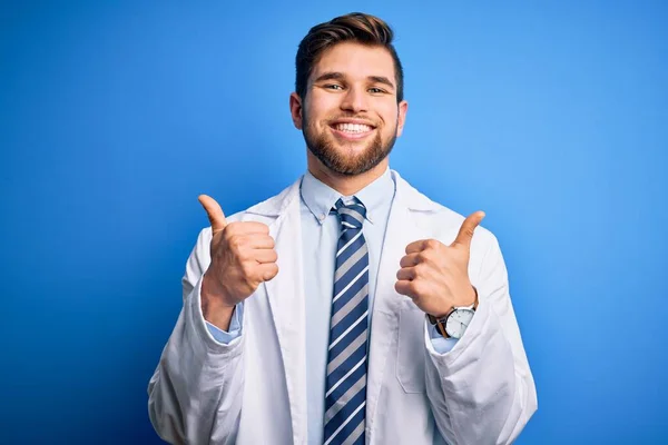Young Blond Therapist Man Beard Blue Eyes Wearing Coat Tie — Stock Photo, Image