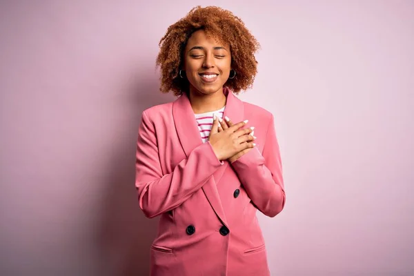 Jovem Mulher Negócios Afro Americana Bonita Com Cabelo Encaracolado Vestindo — Fotografia de Stock