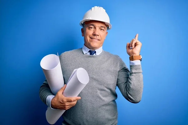 Homem Bonito Arquiteto Cabelos Grisalhos Meia Idade Usando Capacete Segurança — Fotografia de Stock