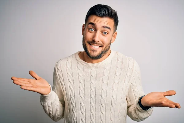 Homem Bonito Jovem Vestindo Camisola Casual Sobre Fundo Branco Isolado — Fotografia de Stock