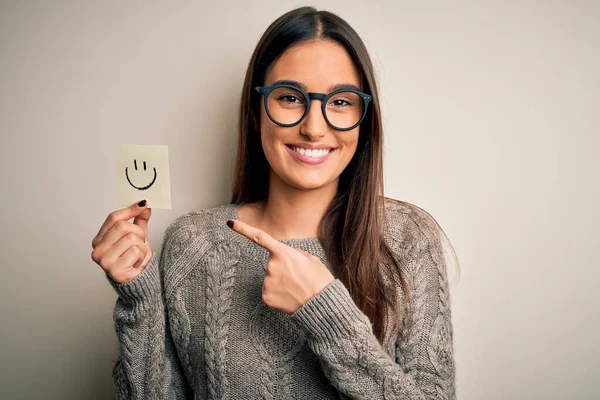 Jong Mooi Brunette Vrouw Dragen Bril Vasthouden Papier Met Glimlach — Stockfoto