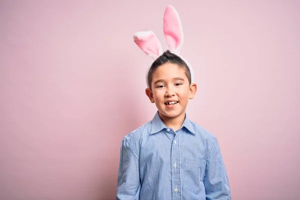 Маленький Мальчик Носит Пасхальный Кролик Уши Изолированном Розовом Фоне Счастливой — стоковое фото