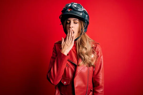 Jeune Belle Brunette Motrocycliste Femme Portant Casque Moto Sur Fond — Photo