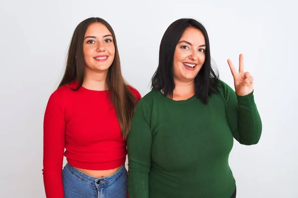 Jonge Mooie Vrouwen Dragen Casual Kleding Staan Geïsoleerde Witte Achtergrond — Stockfoto