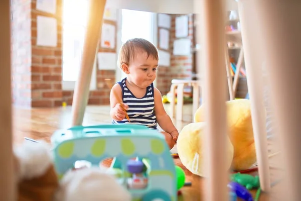 Entzückendes Kleinkind Spielt Kindergarten Jede Menge Spielzeug — Stockfoto