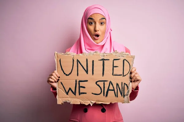 Young Activist Woman Wearing Pink Muslim Hijab Holding Banner United — Stockfoto