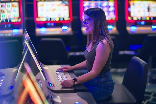 Young Beautiful Woman Smiling Happy Confident Sitting Smile Face Playing — 스톡 사진