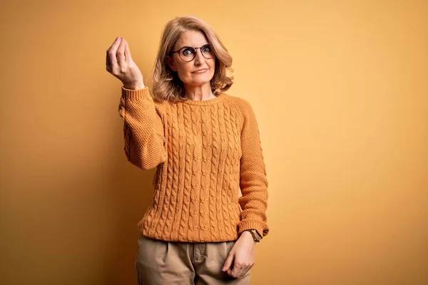 Mulher Loira Bonita Meia Idade Vestindo Camisola Casual Óculos Sobre — Fotografia de Stock