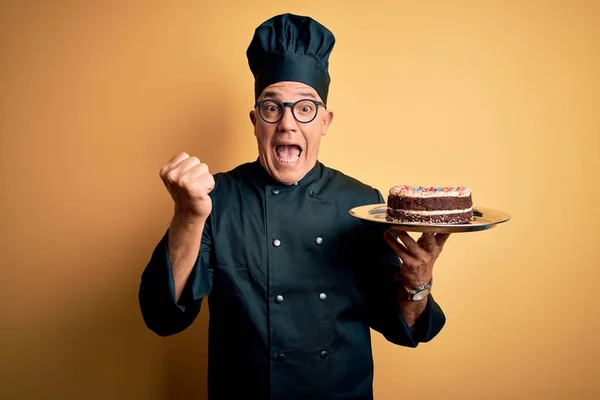 Hombre Guapo Panadero Pelo Gris Mediana Edad Con Uniforme Cocina — Foto de Stock