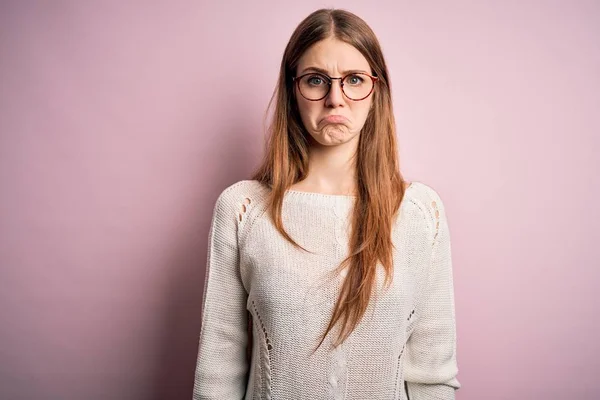 Young Beautiful Redhead Woman Wearing Casual Sweater Glasses Pink Background — Stock Photo, Image