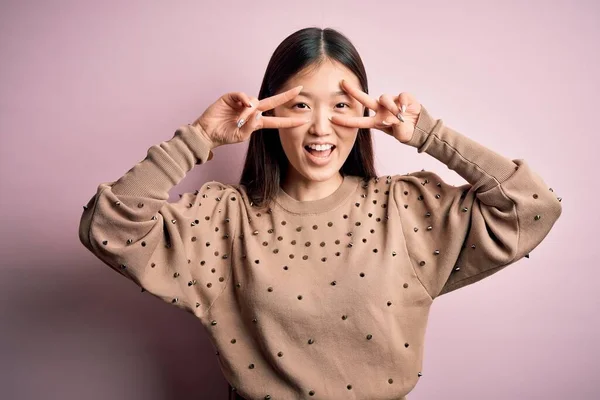 Young Beautiful Asian Woman Wearing Fashion Elegant Sweater Pink Solated — Stock Photo, Image