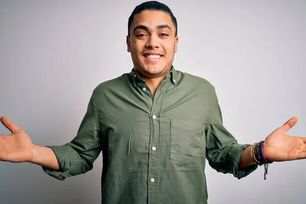Junger Brasilianischer Mann Lässigem Hemd Der Ratlos Und Verwirrt Mit — Stockfoto