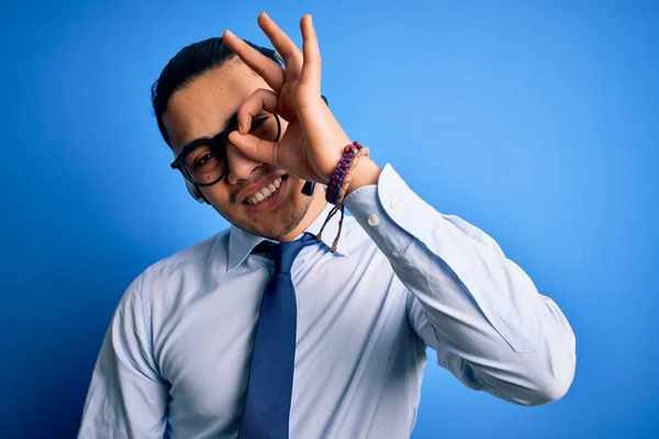 Jovem Brasileiro Agente Call Center Homem Vestindo Óculos Gravata Trabalhando — Fotografia de Stock