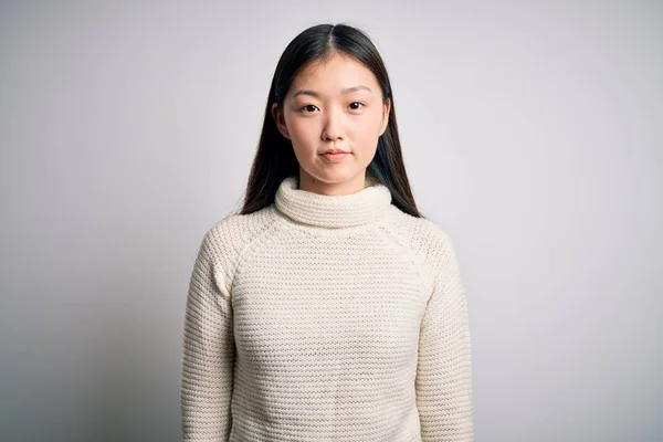 Jonge Mooie Aziatische Vrouw Draagt Casual Trui Staan Geïsoleerde Achtergrond — Stockfoto