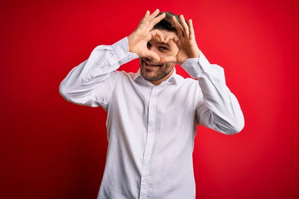 Jovem Homem Negócios Com Olhos Azuis Vestindo Camisa Elegante Sobre — Fotografia de Stock