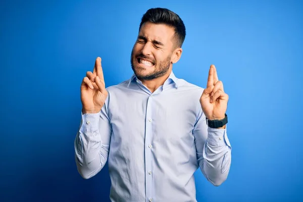 Young Handsome Man Wearing Elegant Shirt Standing Isolated Blue Background — Stock Photo, Image