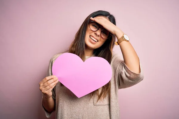 Young Beautiful Brunette Romantic Woman Holding Big Heart Paper Celebrating — Stock Photo, Image