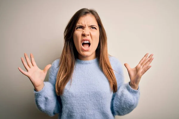 Mooie Jonge Vrouw Draagt Casual Winter Trui Staan Geïsoleerde Achtergrond — Stockfoto