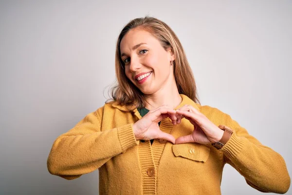 Jeune Belle Femme Blonde Portant Pull Décontracté Sur Fond Blanc — Photo