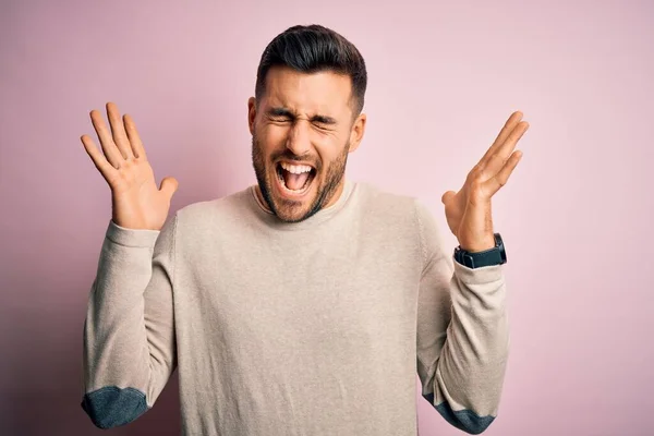 Giovane Bell Uomo Indossa Maglione Casual Piedi Sopra Isolato Sfondo — Foto Stock