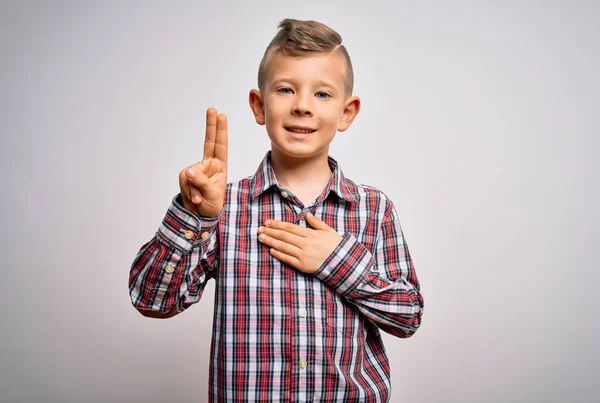 Kleines Kaukasisches Kind Mit Blauen Augen Elegantem Hemd Vor Isoliertem — Stockfoto