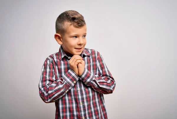 Giovane Bambino Caucasico Con Gli Occhi Azzurri Indossando Camicia Elegante — Foto Stock