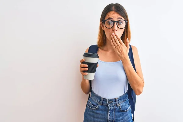 Mulher Estudante Ruiva Bonita Vestindo Uma Mochila Beber Tirar Boca — Fotografia de Stock