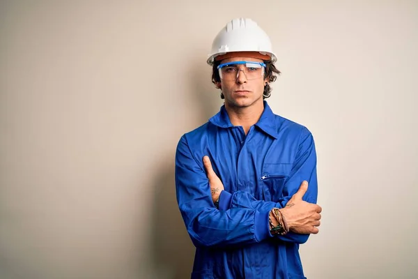 Jeune Homme Constructeur Portant Uniforme Casque Sécurité Sur Fond Blanc — Photo