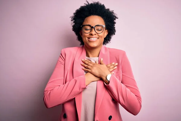 Jovem Afro Americana Bonita Afro Empresária Com Cabelo Encaracolado Vestindo — Fotografia de Stock