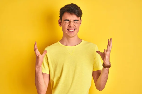 Teenager Boy Wearing Yellow Shirt Isolated Background Celebrating Mad Crazy — Stock Photo, Image