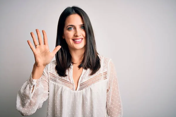 Jonge Brunette Vrouw Met Blauwe Ogen Dragen Casual Shirt Geïsoleerde — Stockfoto