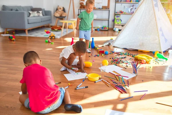 Underbara Småbarn Som Leker Runt Massor Leksaker Dagis — Stockfoto