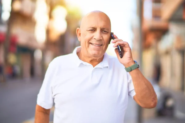 Uomo Anziano Bello Sorridente Felice Sicuro Piedi Con Sorriso Sul — Foto Stock