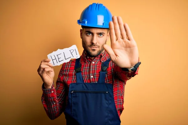 Joven Constructor Hombre Con Casco Seguridad Que Ofrece Ayuda Apoyo —  Fotos de Stock