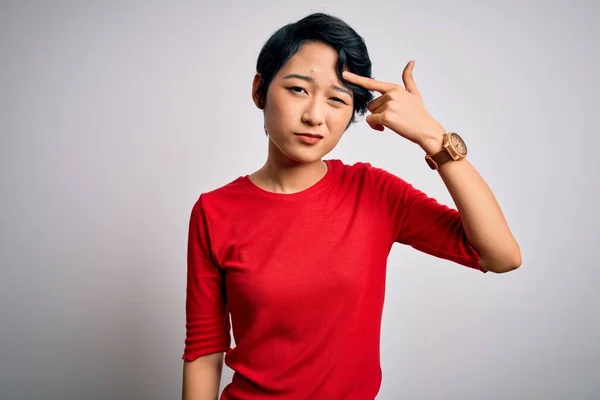 Jong Mooi Aziatisch Meisje Draagt Casual Rood Shirt Staan Geïsoleerde — Stockfoto