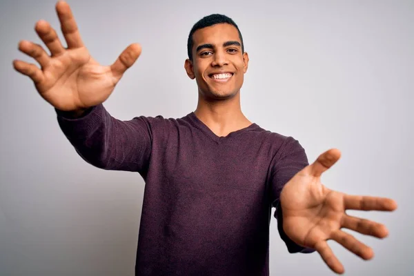 Jonge Knappe Afro Amerikaanse Man Draagt Casual Trui Witte Achtergrond — Stockfoto