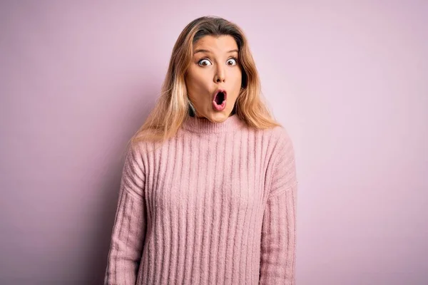 Young Beautiful Blonde Woman Wearing Casual Pink Sweater Isolated Background — Stock Photo, Image