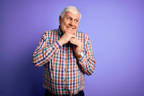 Senior Hombre Apuesto Hoary Usando Camisa Colorida Casual Sobre Fondo —  Fotos de Stock