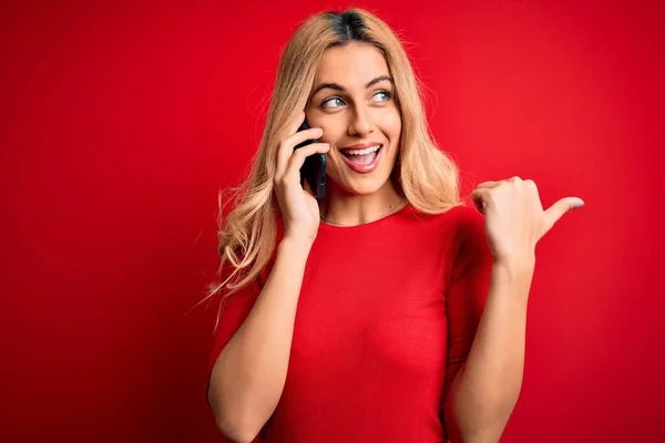Beautiful Blonde Woman Having Conversation Talking Smartphone Red Background Pointing — Stock Photo, Image