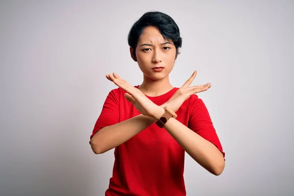 Joven Hermosa Chica Asiática Vistiendo Casual Rojo Camiseta Pie Sobre —  Fotos de Stock