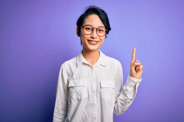 Young Beautiful Asian Girl Wearing Casual Shirt Glasses Standing Purple — Stock Photo, Image