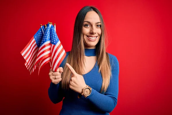 Joven Rubia Patriótica Sosteniendo Bandera Día Independencia Julio Muy Feliz — Foto de Stock