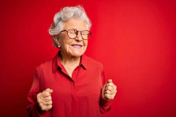 Senior Bela Mulher Cabelos Grisalhos Vestindo Camisa Casual Óculos Sobre — Fotografia de Stock