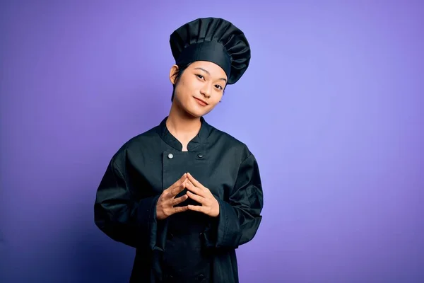 Young Beautiful Chinese Chef Woman Wearing Cooker Uniform Hat Purple — Stock Photo, Image